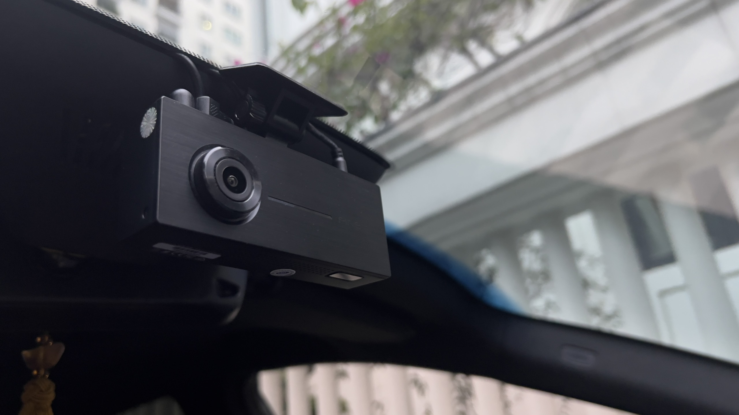 Lắp camera hành trình cho xe ô tô điện VinFast VF8